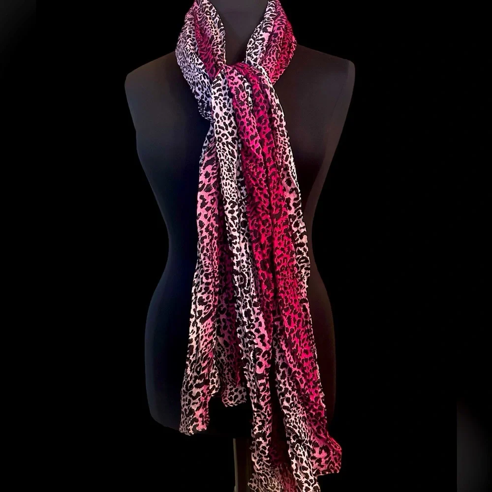 Pink animal scarf - Picture 1 of 4